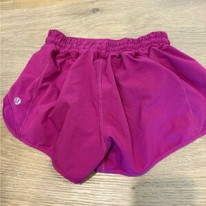 Lululemon 2.5 inch low rise hotty hot